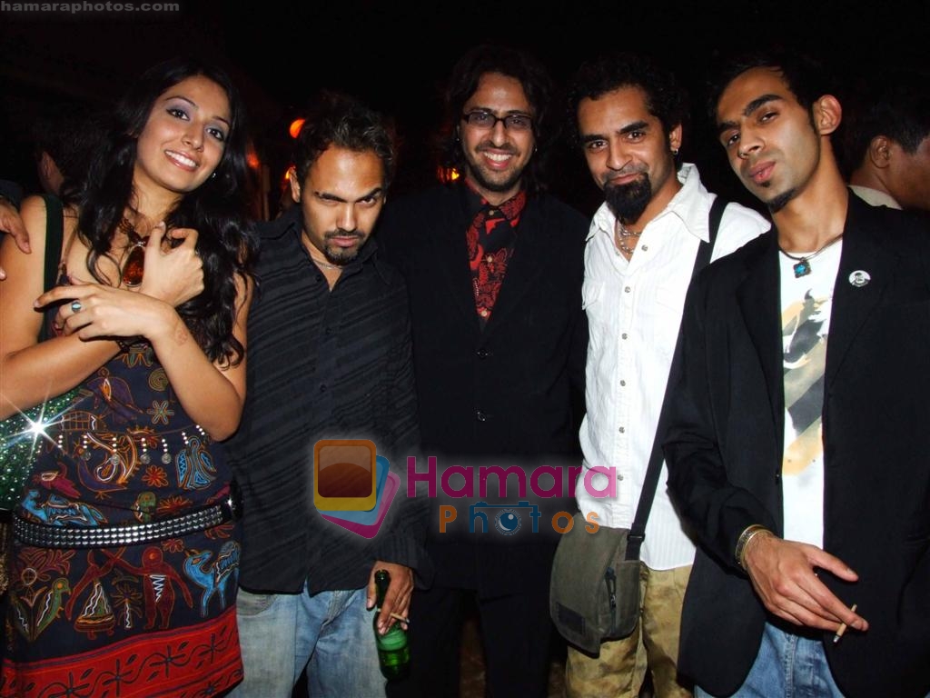 Singer Shaair from NY with director Raj, Salim Merchant, Karsh Kale and  Dj Numb at MTV Immies bash on 28th November 2008 