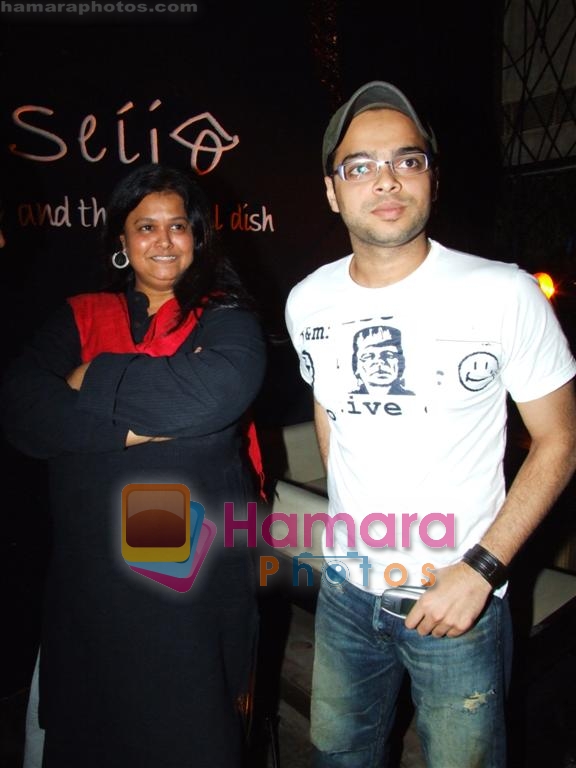 Ayesha Takia's mom with Farhan Azmi at Azeem Khan show on 28th November 2008