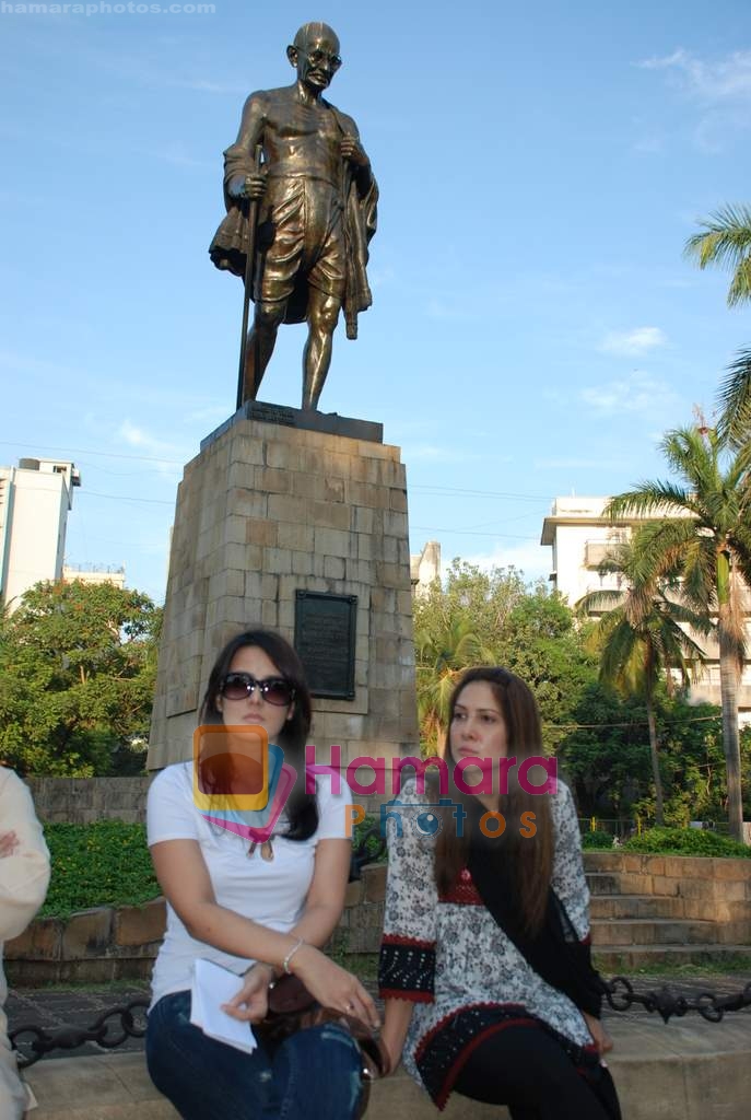 Tulip Joshi, Kim Sharma at peace march protest in Mantralaya on 2nd December 2008
