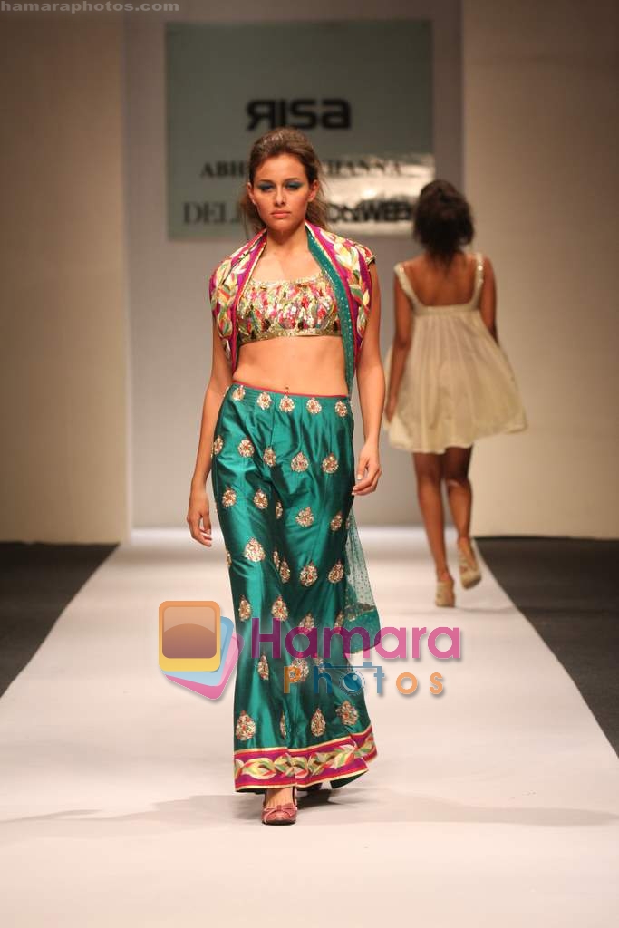 Model walk the ramp for Risa Abhijeet Khanna at Delhi Fashion Week on 3rd December 2008 