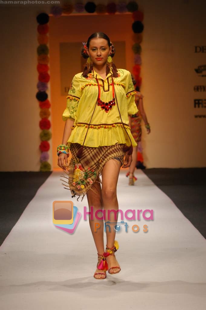 Model walk the ramp for Preeti Chandra at Delhi Fashion Week on 3rd December 2008 