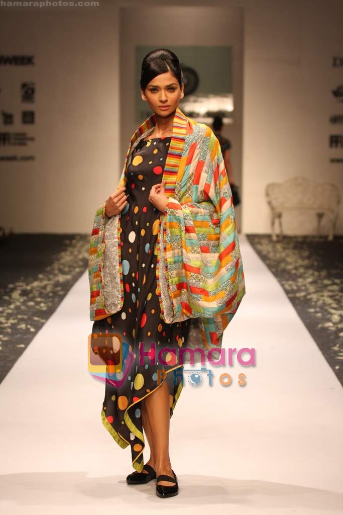 Model walk the ramp for Sonam Dubal at Delhi Fashion Week on 3rd December 2008 