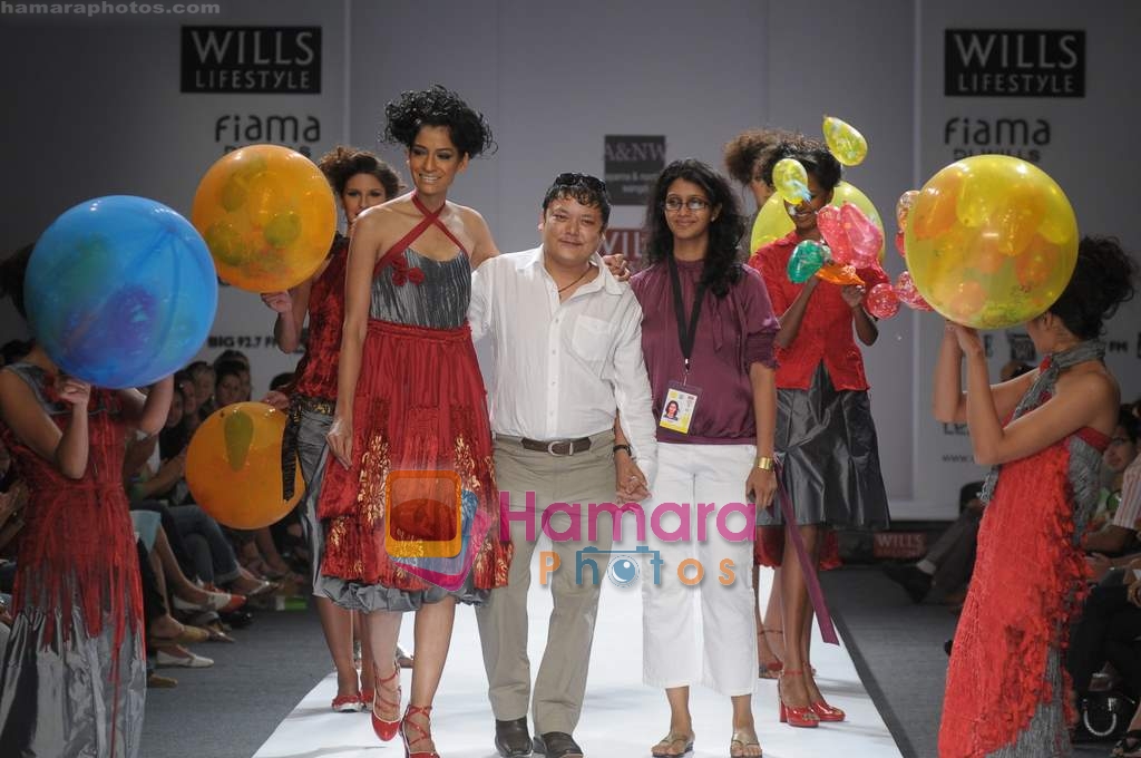 Models showcasing designs of Apnarna and Norde during Wills Fashion Week on 17th Oct 2008 