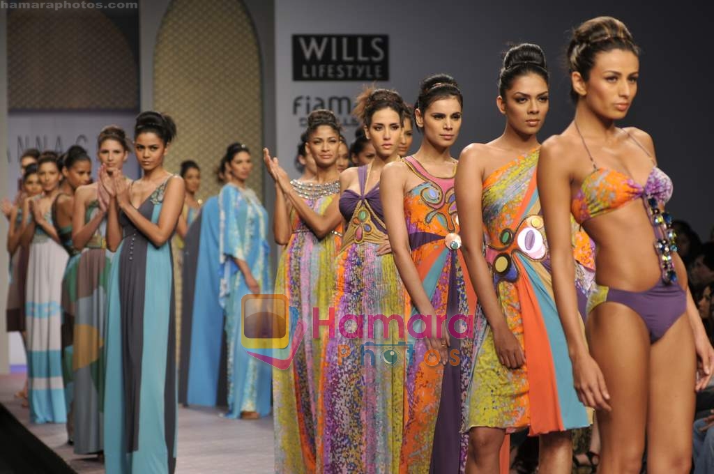 Model walk the ramp for Ranna Gill at Wills Fashion Week 