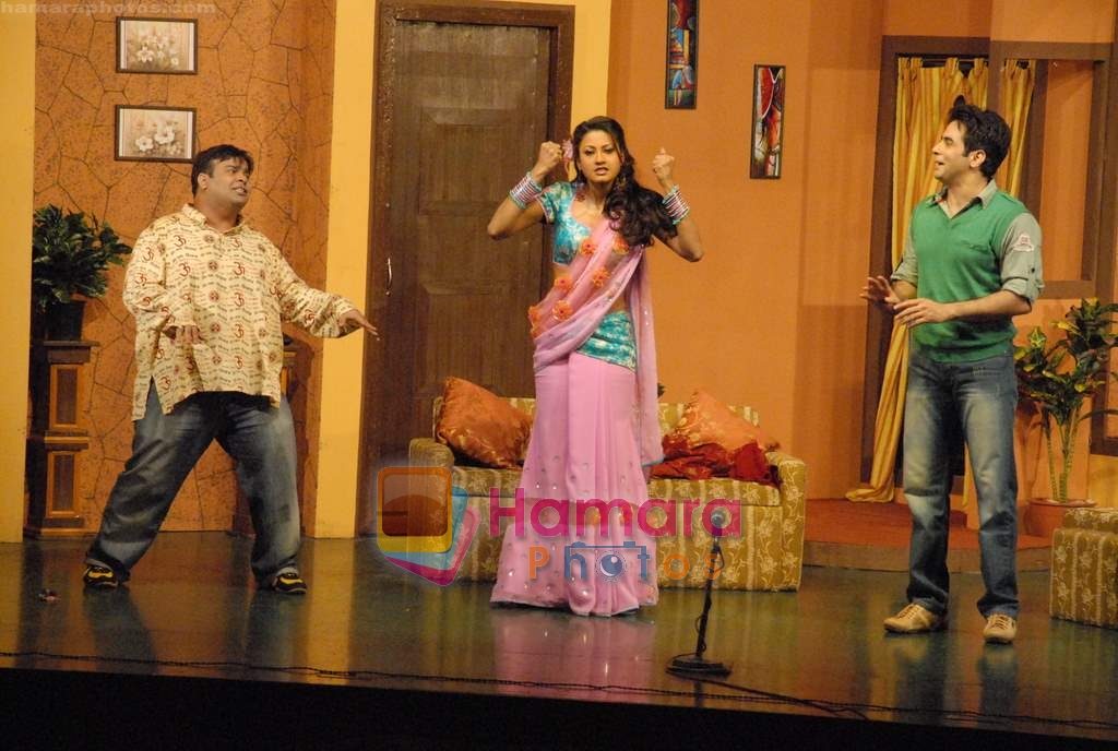 Aman Verma, Nigaar Z Khan at Mr and Mrs Karan Johar play premiere in Rang Sharda on 7th December 2008 
