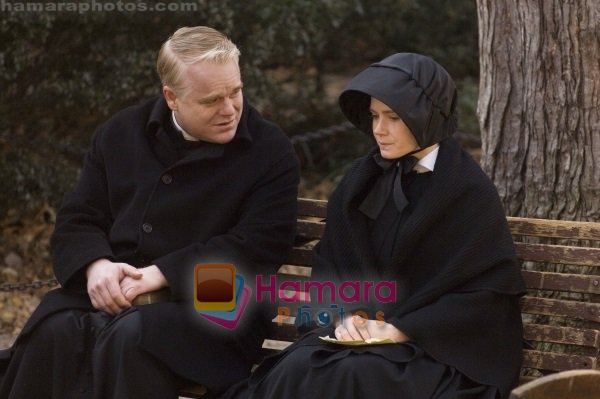 Philip Seymour Hoffman, Amy Adams in still from the movie Doubt