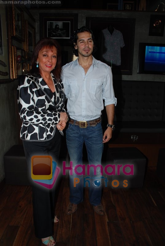 Dino Morea, Maureen Wadia at the launch of Gladrags Swimsuit Calendar 2008-1