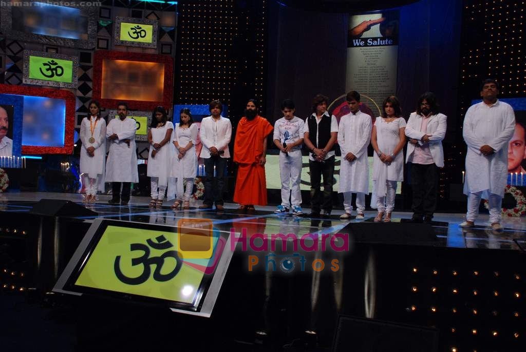 Himesh Reshammiya, Baba  Ramdev, Aadesh Shrivastav, Aditya Narayan on the sets of Sa Re Ga Ma Pa in Famous Studios on 8th December 2008