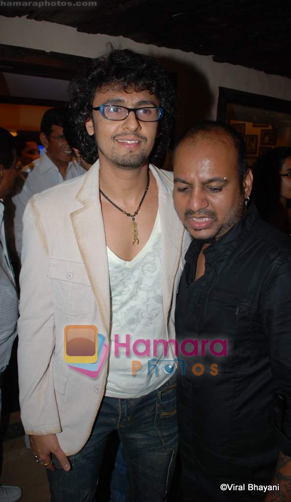 Sonu Nigam with Aalim at Aalim Hakim's hair lounge on 11th December 2008