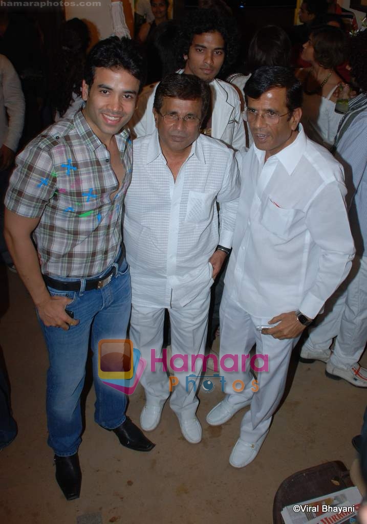 tushar kapoor with abbas mastan at Aalim Hakim's hair lounge on 11th December 2008