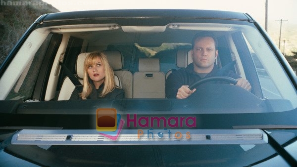 Vince Vaughn, Reese Witherspoon  in still from the movie Four Christmases