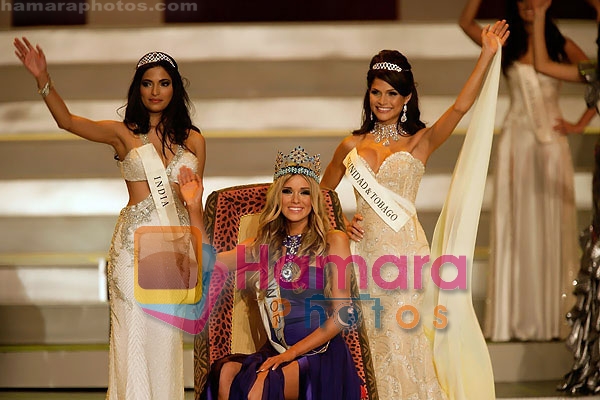 Ksenyia Sukhinova of Russia, Miss India Parvathy Omanakuttan, Miss Trinidad & Tobago Gabrielle Walcott at Sandton Convention Centre on Dec 13, 2008