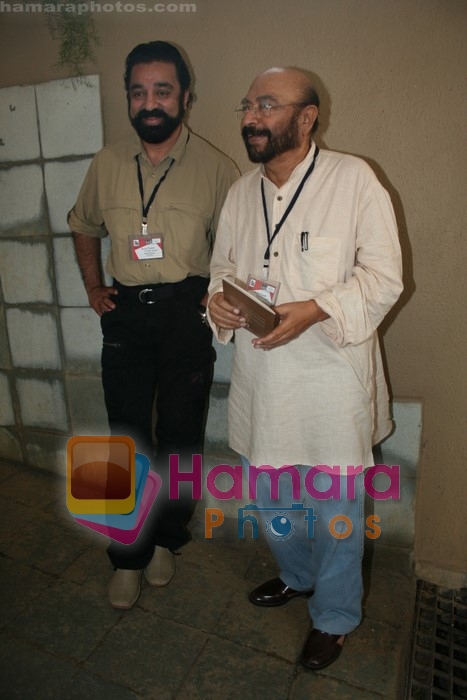 Kamal Hassan at screenwriters meet in Indira Gandhi Research Centre, Goregaon, Mumbai on 13th December 2008  