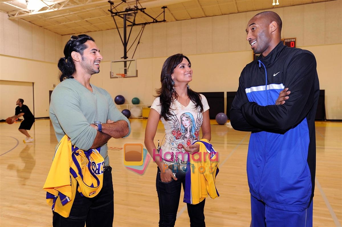 Lara & Dino at the NBA basketball practice with Kobe Bryant in The Staples Center, Los Angeles, California on 23rd November 2008