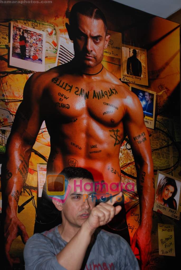 Aamir Khans six pack secret in Ghajini revealed with trainer Satya in Barbarian Gym on 14th December 2008 