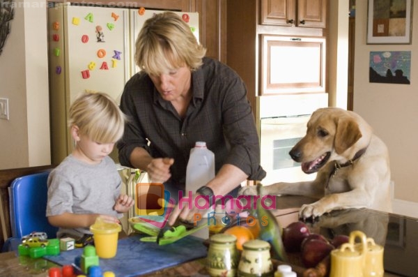 Owen Wilson, Ben Hyland  in still from the movie Marley and Me