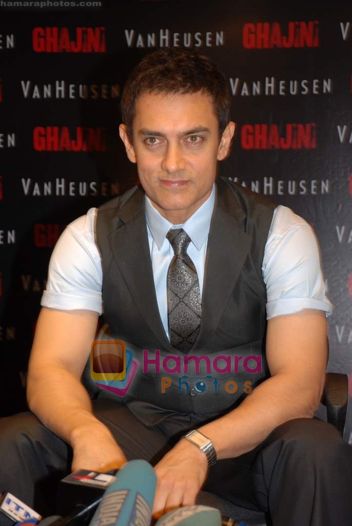 Aamir Khan at the launch of the Van Heusen's Ghajini collection in PVR Mall on 16th December 2008 