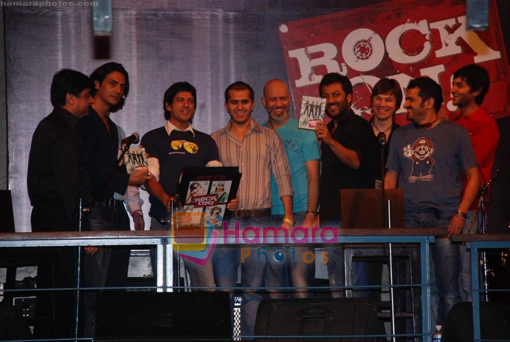 Ehsaan Noorani, Farhan Akhtar, Luke Kenny, Arjun Rampal, Abhishek Kapoor, Purab Kohli, Loy Mendonca at Rock On DVD launch in Hard Rock Cafe on 17th December 2008 