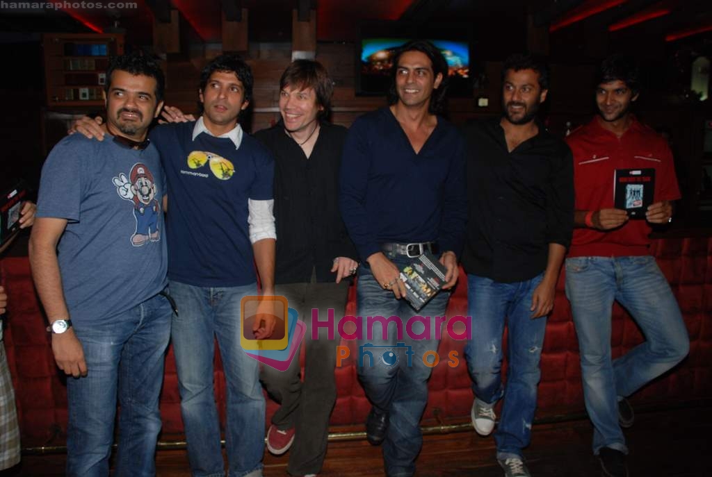 Ehsaan Noorani, Farhan Akhtar, Luke Kenny, Arjun Rampal, Abhishek Kapoor, Purab Kohli at Rock On DVD launch in Hard Rock Cafe on 17th December 2008 