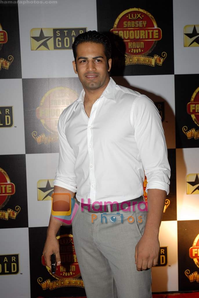 Upen Patel at LUX Sabsey Favourite Kaun Grand Finale in Star Gold on 23rd December 2008 