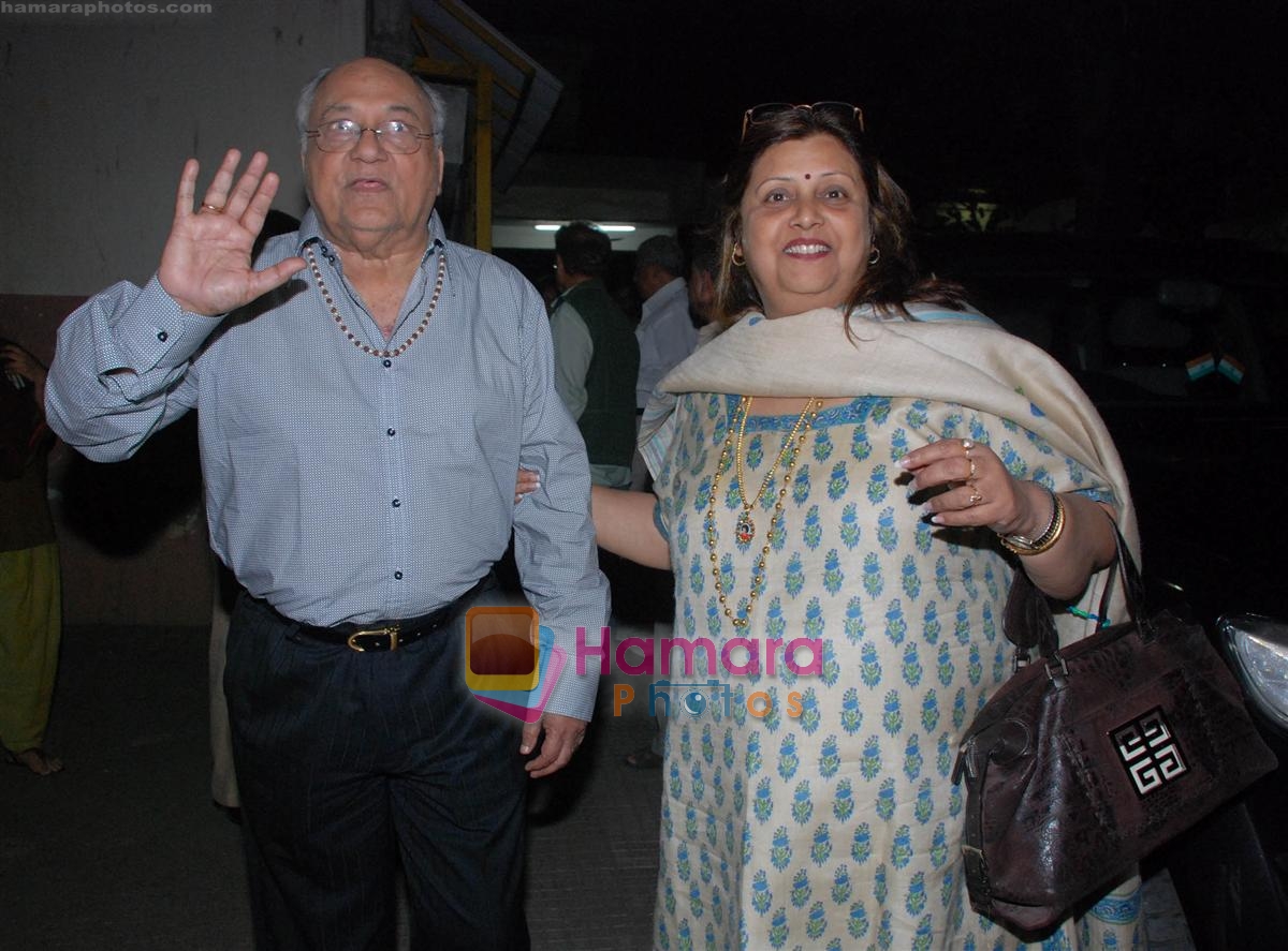 Mr and mrs Mukherjee at ghajini special screening on 23rd December 2008 