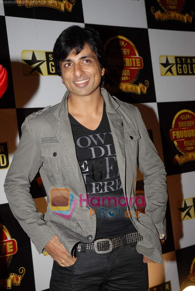 Sonu Sood at LUX Sabsey Favourite Kaun Grand Finale in Star Gold on 23rd December 2008 