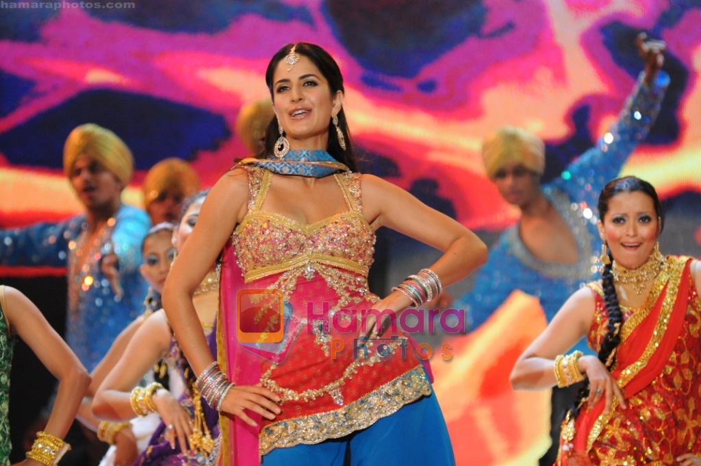Katrina Kaif at LUX Sabsey Favourite Kaun Grand Finale in Star Gold on 23rd December 2008 