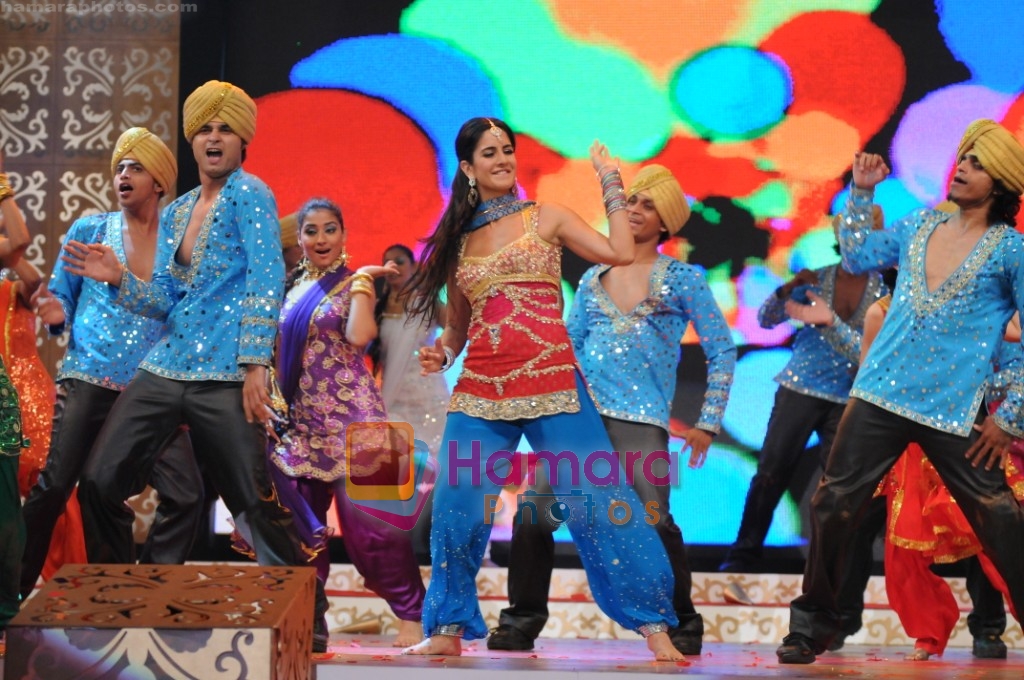 Katrina Kaif at LUX Sabsey Favourite Kaun Grand Finale in Star Gold on 23rd December 2008 