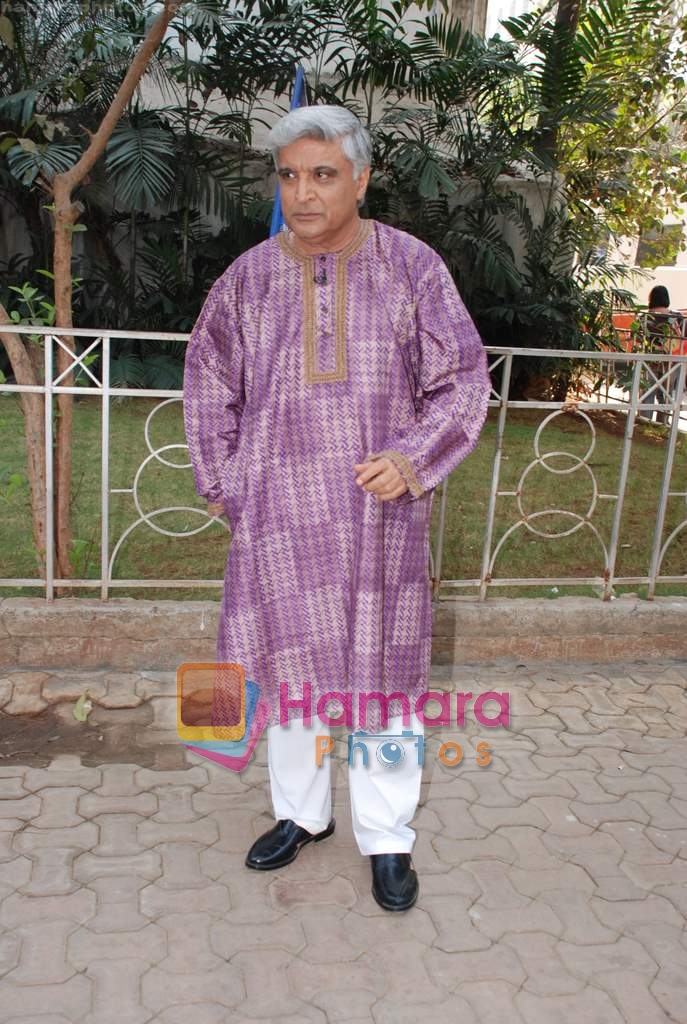 Javed Akhtar on the sets of Indian Idol 4 on 3rd Jan 2009 