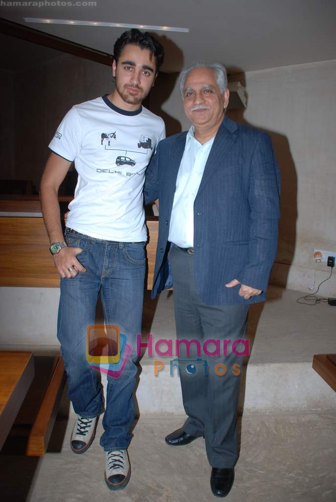 Imran Khan, Ramesh Sippy at the Film President is Coming bash in Salt Water Grill, Bandra on 6th Jan 2009 