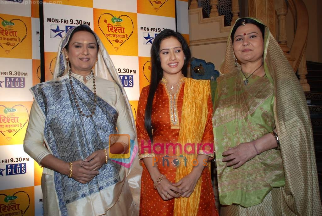 Vineeta Malik, Pooja Joshi at the Launch of  Serial Yeh Rishta Kya Kehlata Hai on Star Plus in Film City on 7th Jan 2009 
