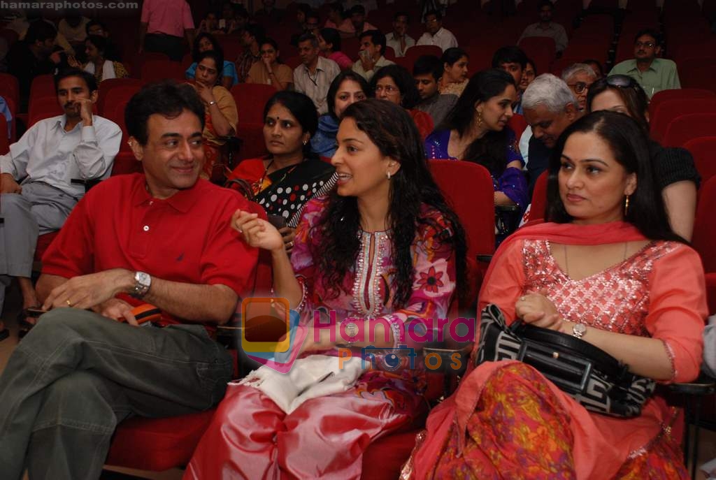 arun govil, juhi chawla and padmini kolhapure  at Mumbai University classical concert in Churchgate on 7th Jan 2009