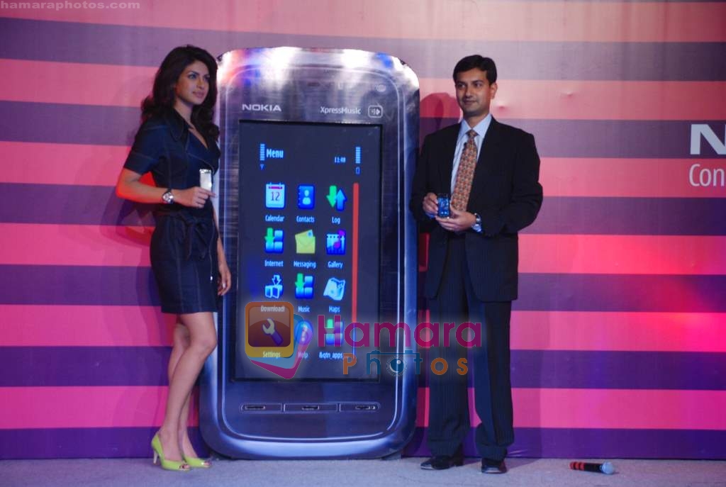 Priyanka Chopra launches Nokia 5800 XpressMusic phone in Taj Land's End on 9th Jan 2009