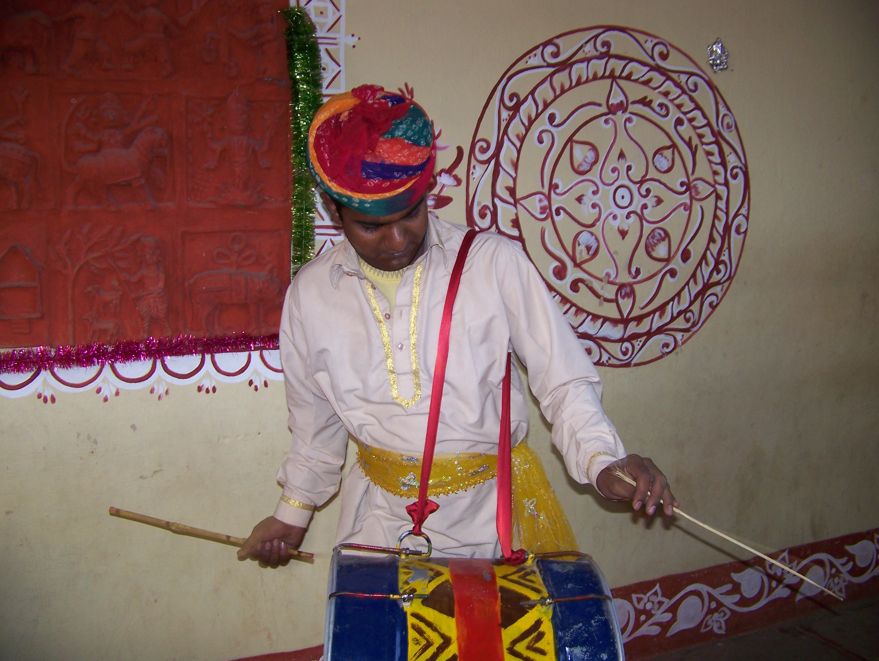 Traditional Rajasthani dhol at PADHARO SE musical show on 25th December 2008