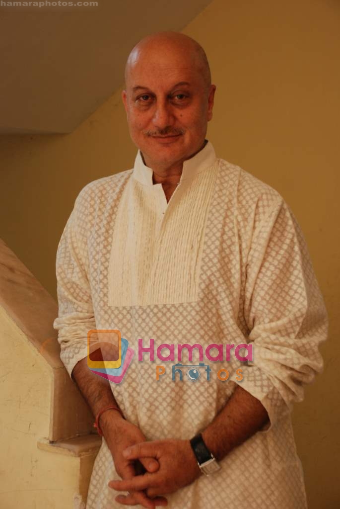 Anupam Kher at School of Life for educating the street children in Mumbai on 11th January 2009 
