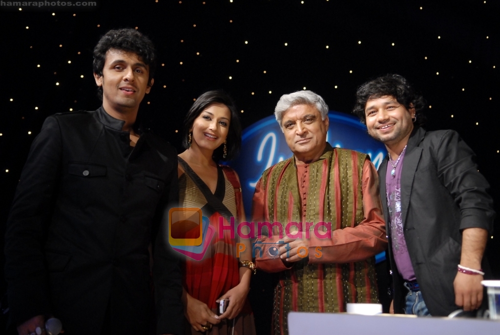 Sonu Nigam, Sonali Bendre,  Javed Akhtar and Kailash Kher on the sets of Indain Idol 4 in Sony on 16th Jan 2009