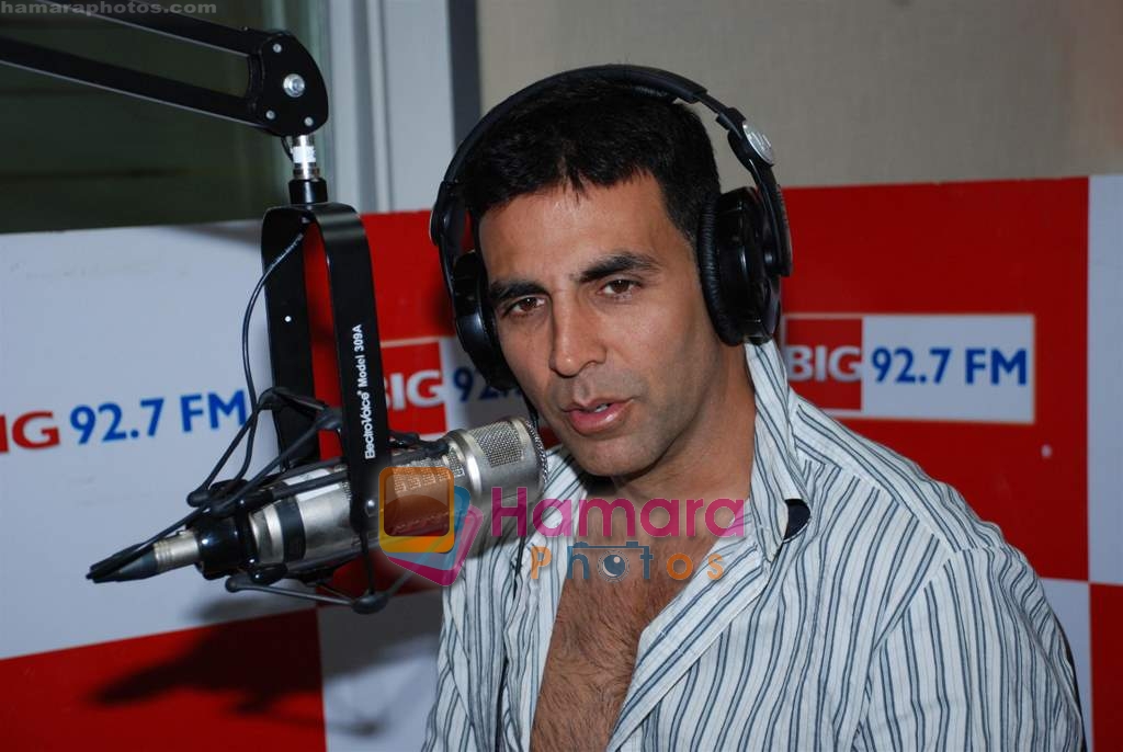 Akshay Kumar at Big 92.7FM on 16th Jan 2009 