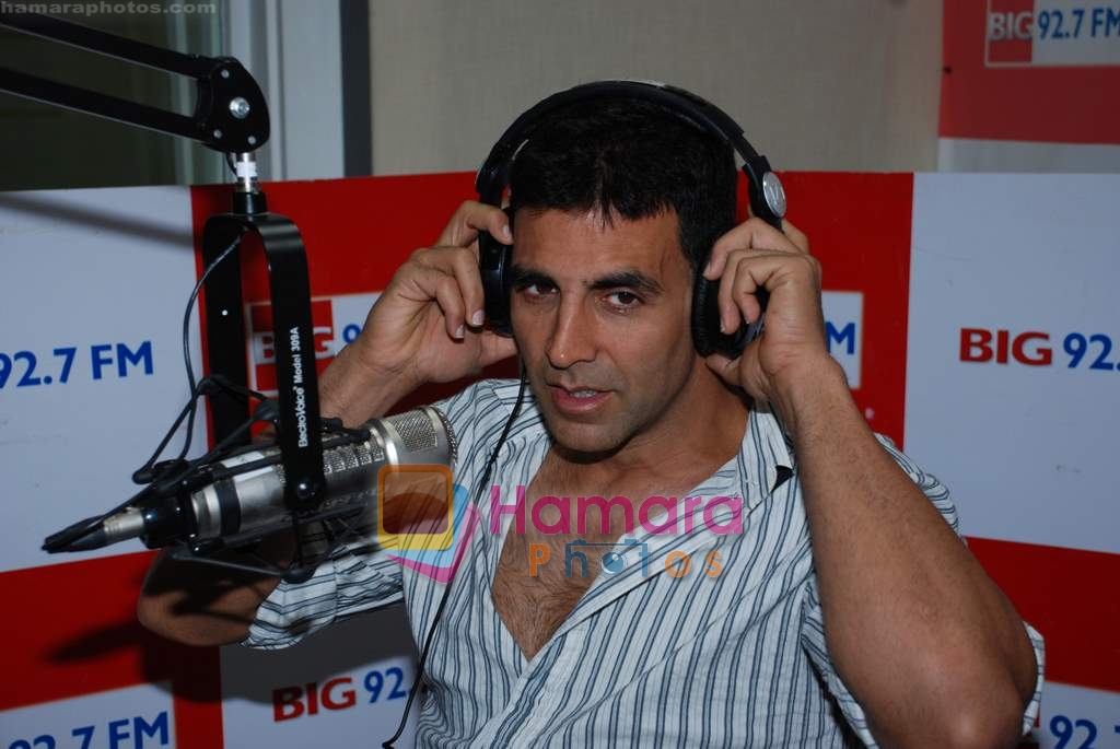 Akshay Kumar at Big 92.7FM on 16th Jan 2009 