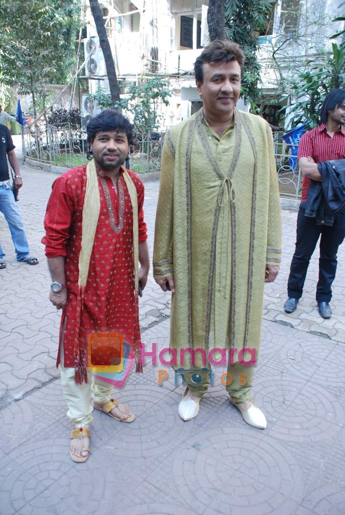 Kailash Kher, Anu Malik on the sets of Indian Idol 4 in R K Studios on 17th Jan 2009 