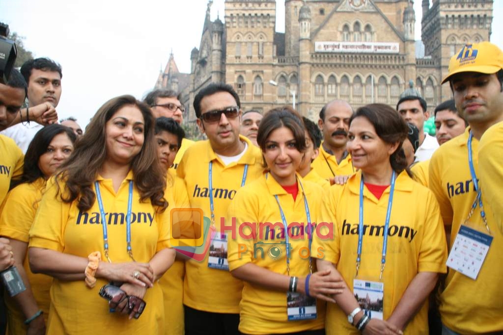 Soha Ali Khan, Tina Ambani, Sharmila Tagore, Gulshan Grover, Tusshar Kapor at Mumbai Marathon 2009 on 18th Jan 2009 