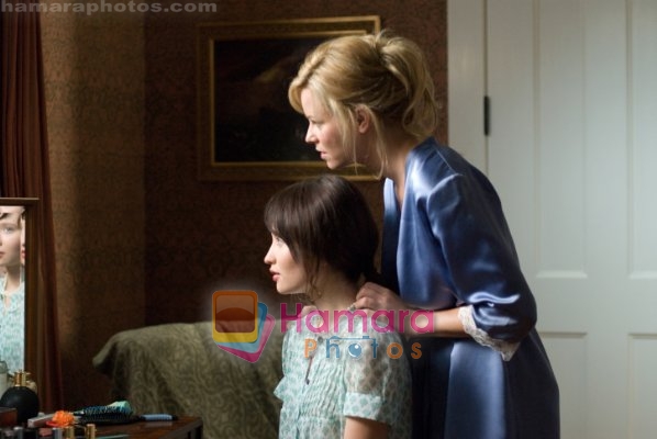 Elizabeth Banks, Emily Browning in still from the movie The Uninvited