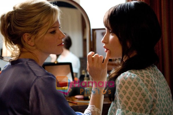 Elizabeth Banks, Emily Browning in still from the movie The Uninvited 