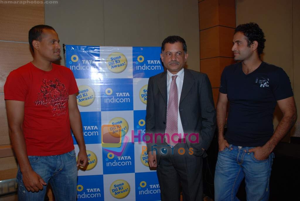 Irfan Pathan and Yusuf Pathan at the launch of virtual talent hunt on Tata Indicom in Taj President on 20th Jan 2009 