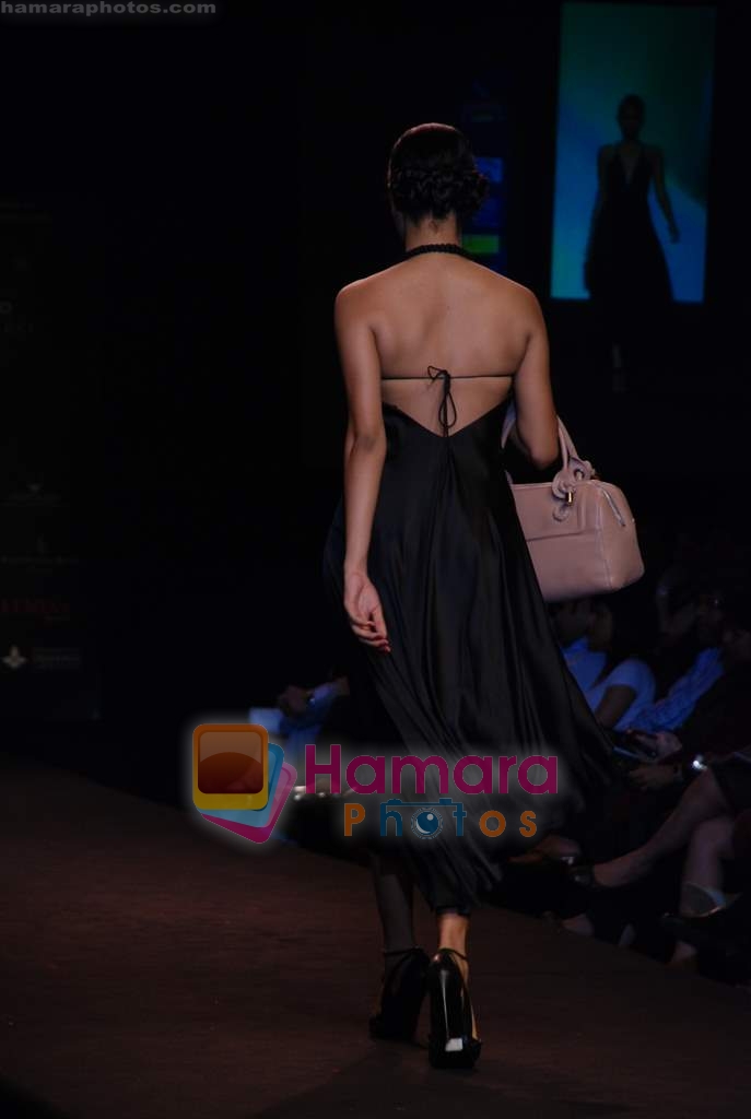 Model walk the ramp for Nandita Mahtani at Gitanjali Luxury Style Fest Day 2 on 21st Jan 2009 