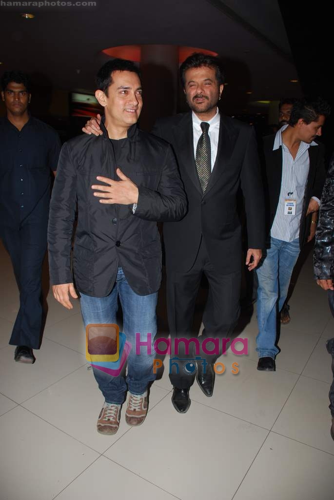 Aamir Khan,  Anil Kapoor at Slumdog Millionaire premiere on 22nd Jan 2009 