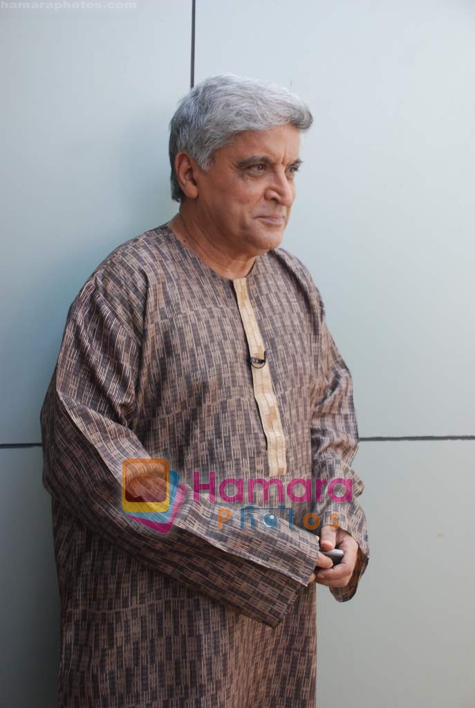 Javed Akhtar on the sets of Indian Idol in R K Studios on 24th Jan 2009 