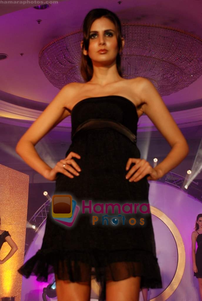 Model walk the ramp for Magpie Magazine Launch in Taj Land's End on 25th Jan 2009 
