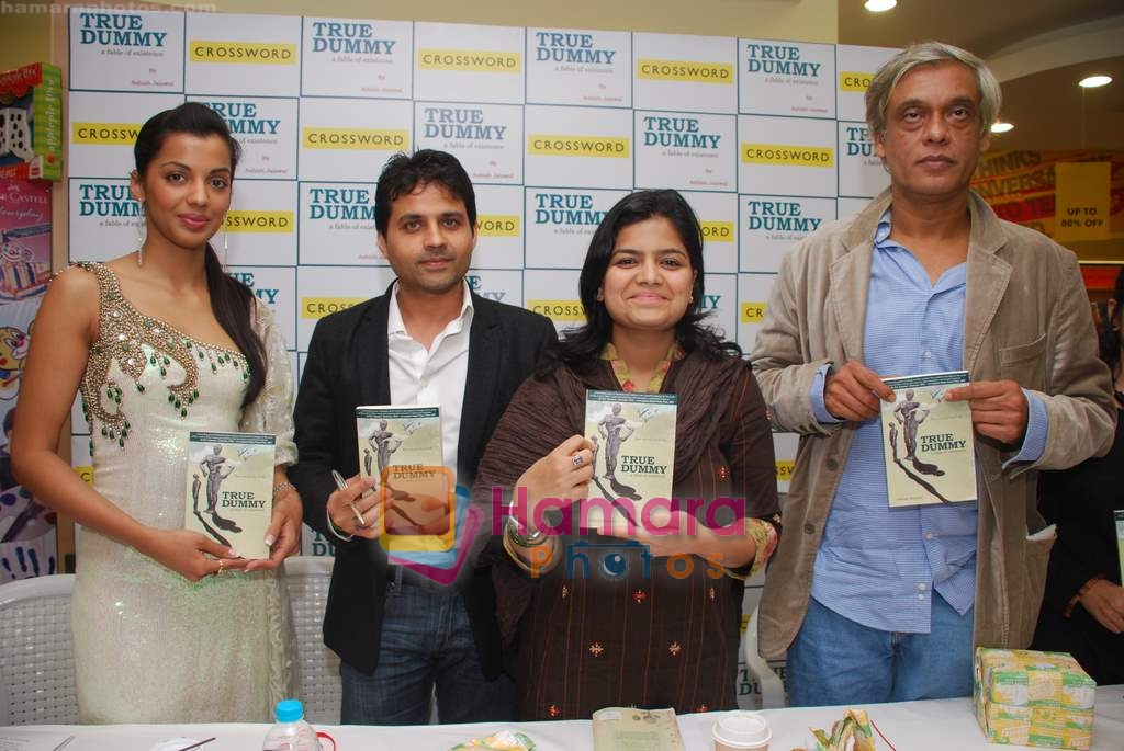 Mugdha Godse, Sudhir Mishra at Ashish Jaiswal's True Dummy book launch in Crossword, Bandra on 27th Jan 2009 