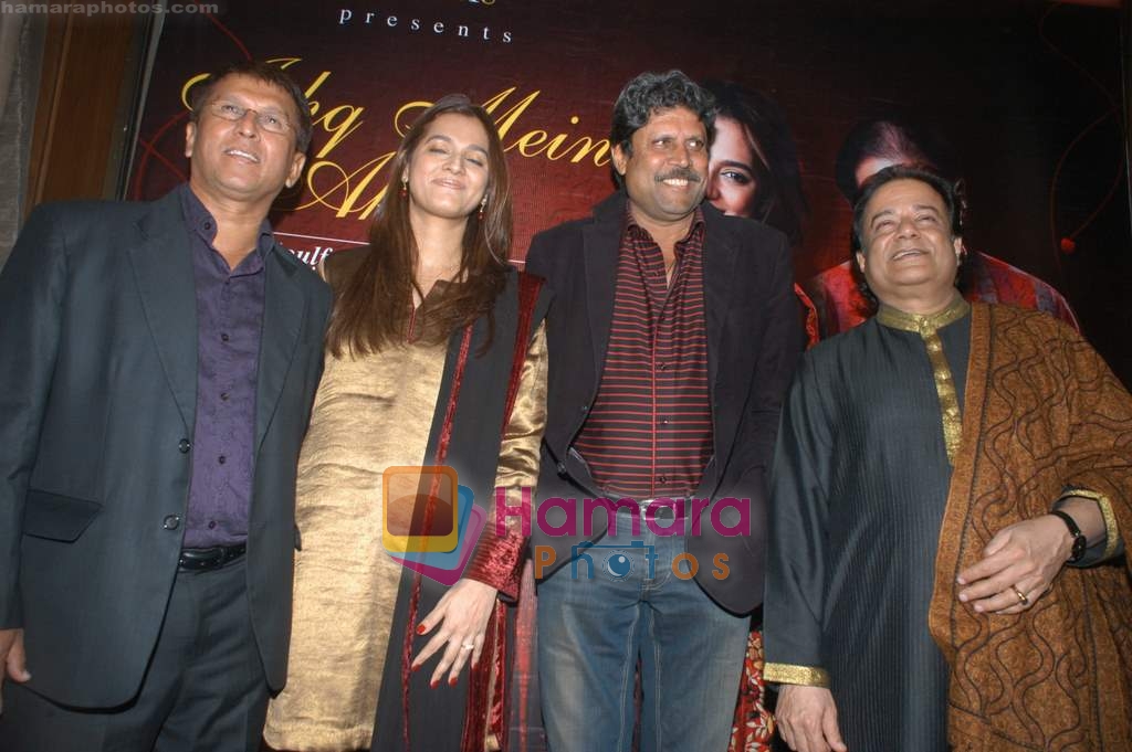 Kapil Dev, Anup Jalota, Raavi More at the Launch of Anup Jalota's new album Ishq Mein Aksar in Sun N Sand on 28th Jan 2009 