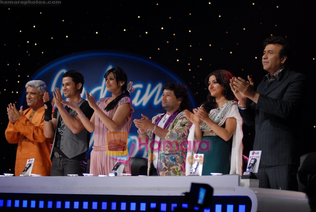 Soha, Kunal, Javed, Sonali, Anu Malik in Indian Idol 4